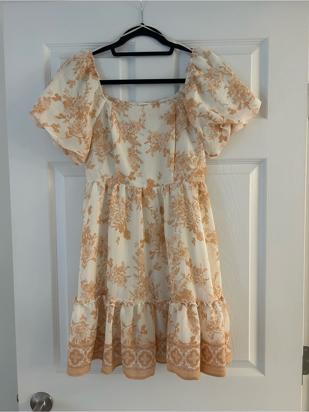 Women’s Cream and Tan Floral Puff-Sleeve Dress